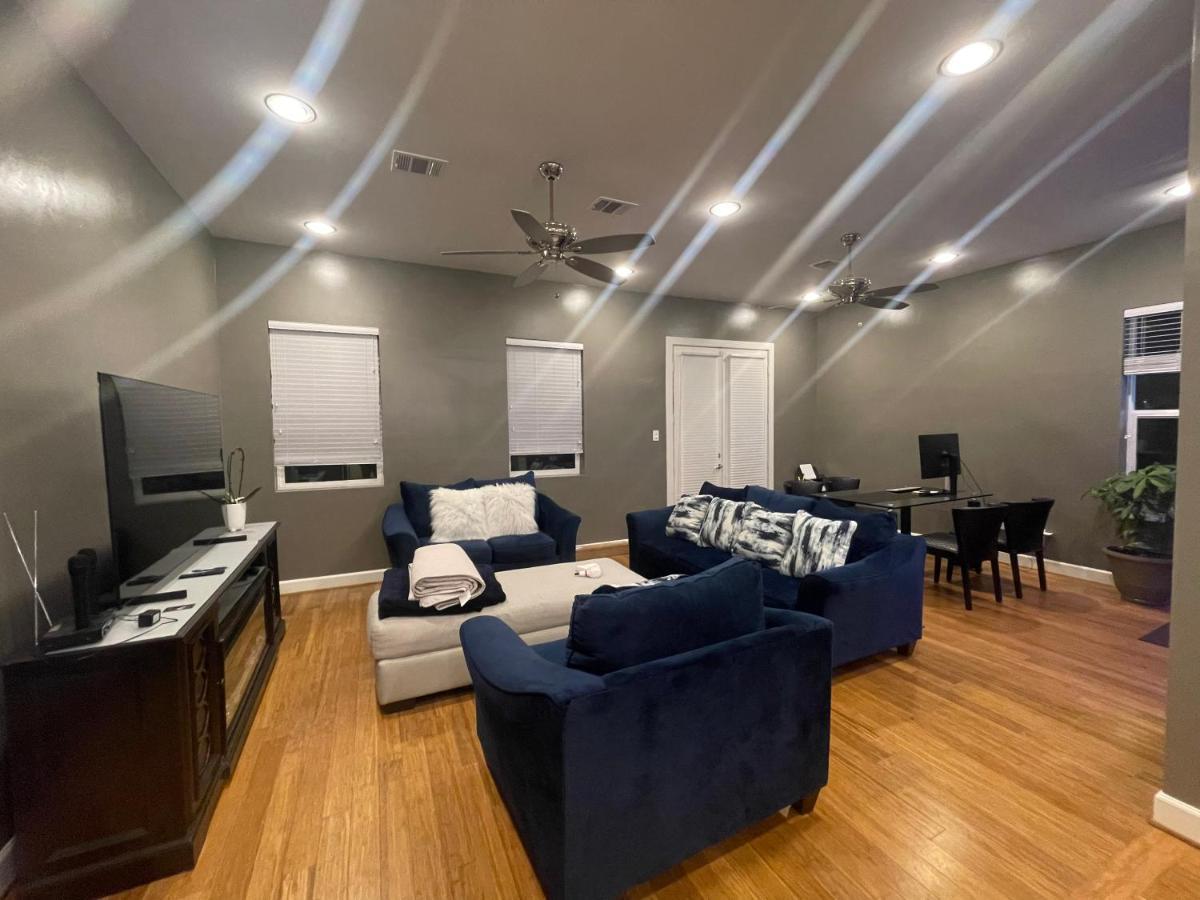 N-E-G Skai Midtown Of Houston Villa Exterior photo